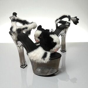 NWOB Dolls Kill / Sugar Thrillz Cow Plush Paws Platform Heels Size 7 Halloween